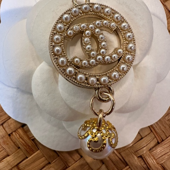 - Chanel Zipper Pull Button Gold Metal Faux Pearl Charm - Picture 4 of 5